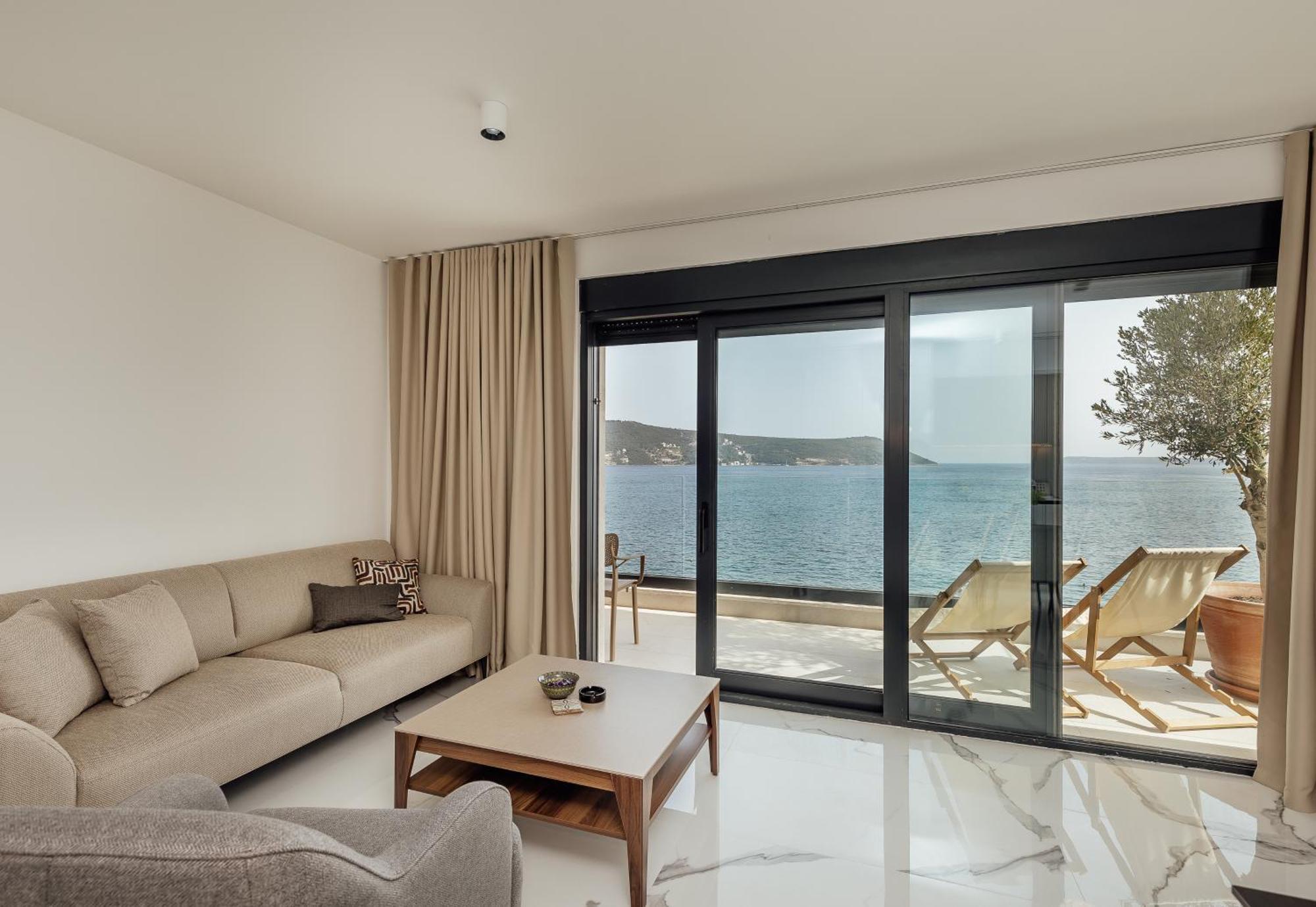 Savina Beachfront Oasis Herceg Novi Exterior foto