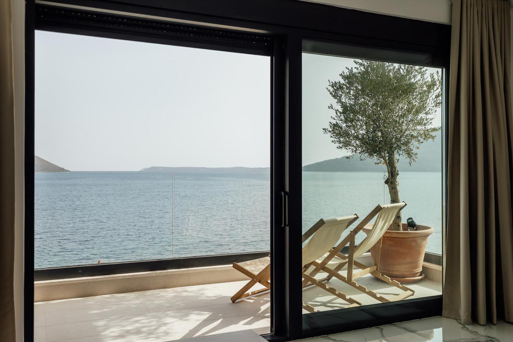 Savina Beachfront Oasis Herceg Novi Exterior foto