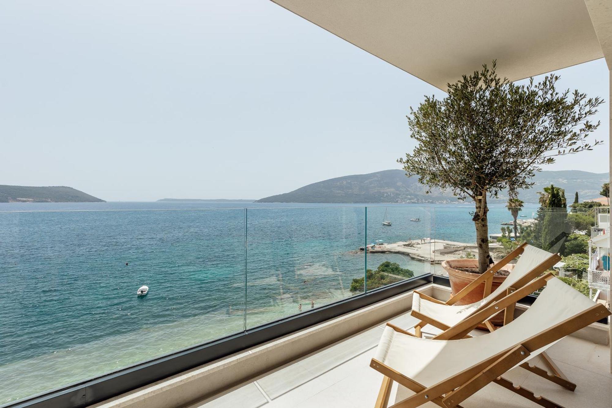 Savina Beachfront Oasis Herceg Novi Exterior foto