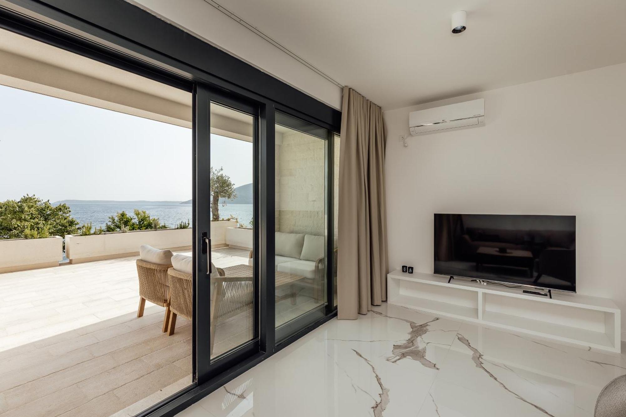 Savina Beachfront Oasis Herceg Novi Exterior foto
