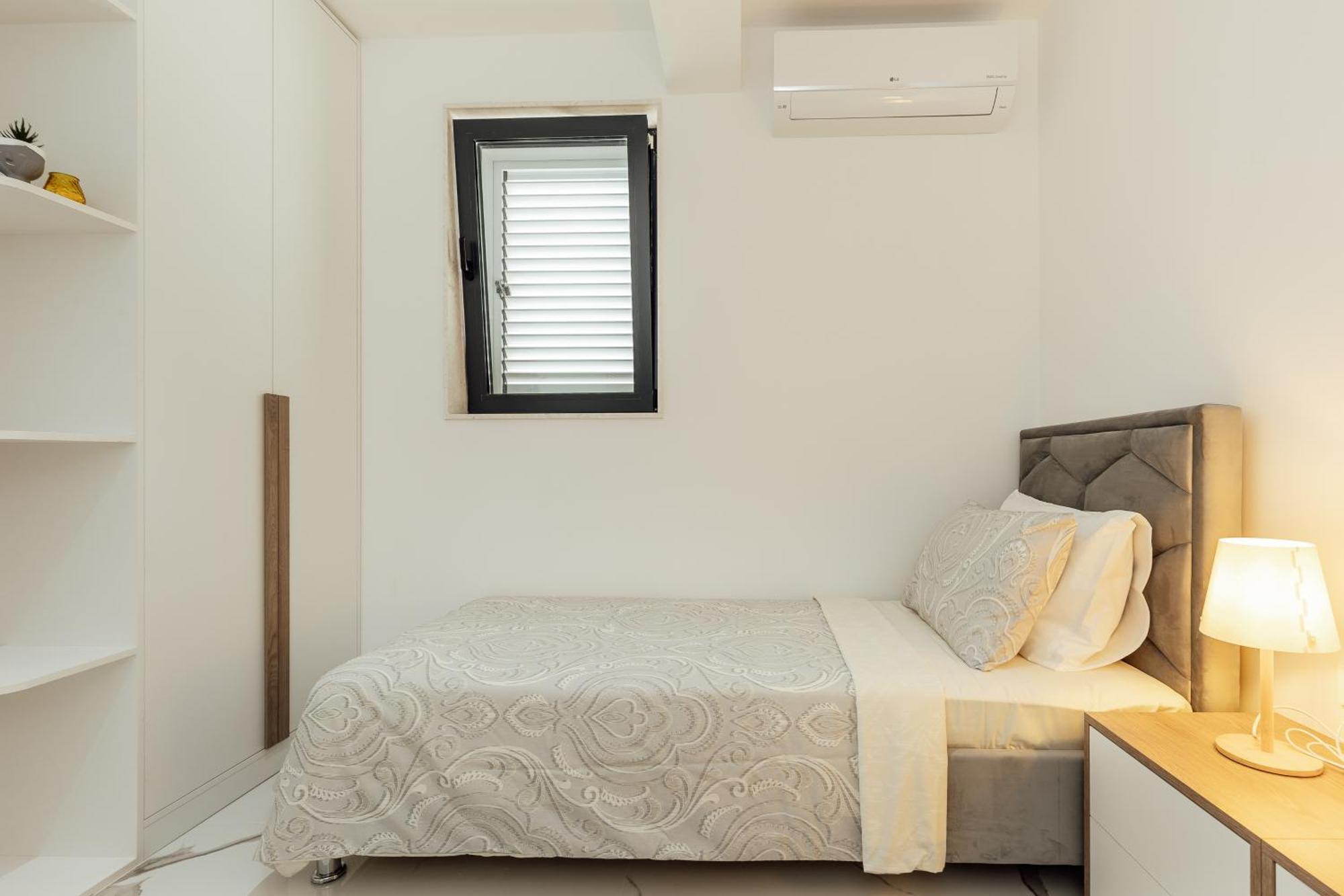 Savina Beachfront Oasis Herceg Novi Exterior foto