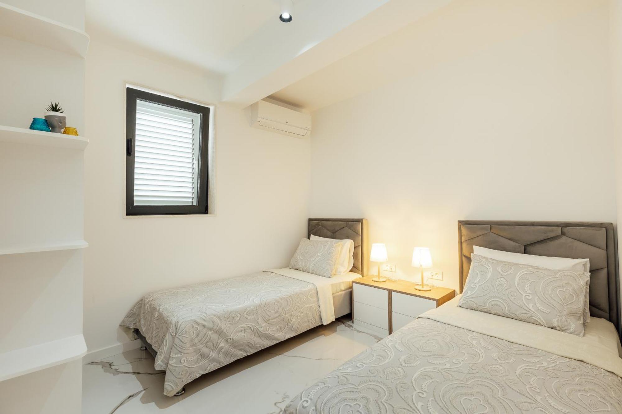 Savina Beachfront Oasis Herceg Novi Exterior foto