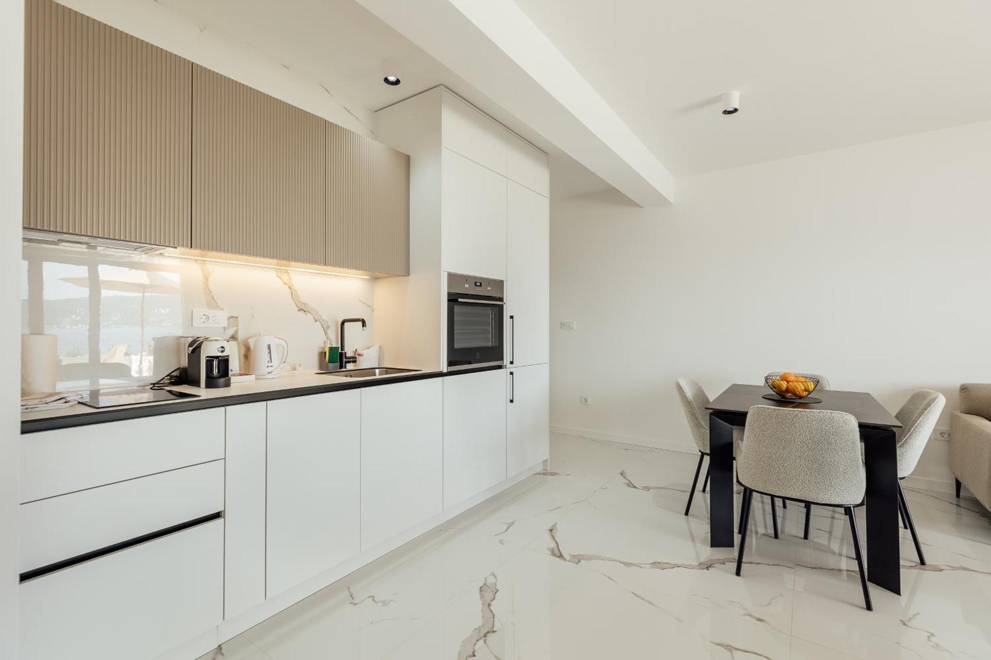 Savina Beachfront Oasis Herceg Novi Exterior foto